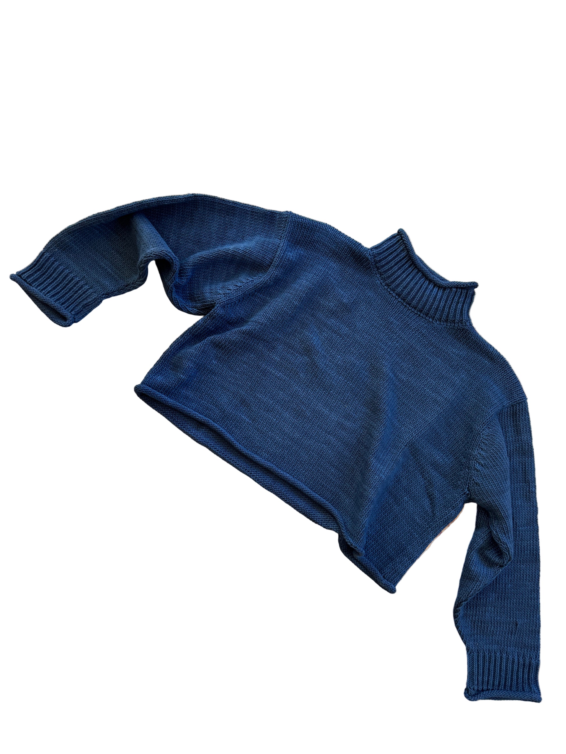 Roll Turtleneck in Navy