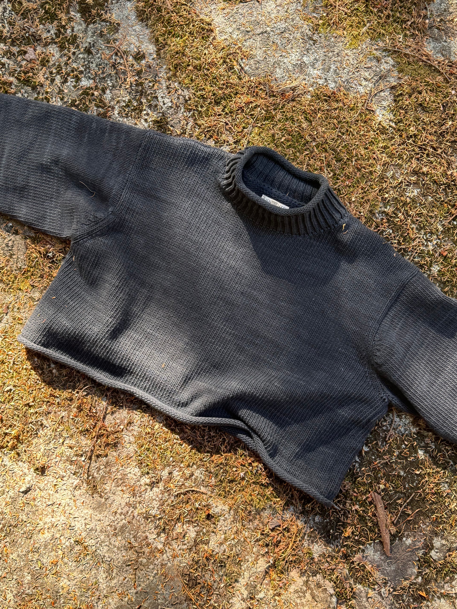 Roll Turtleneck in Navy