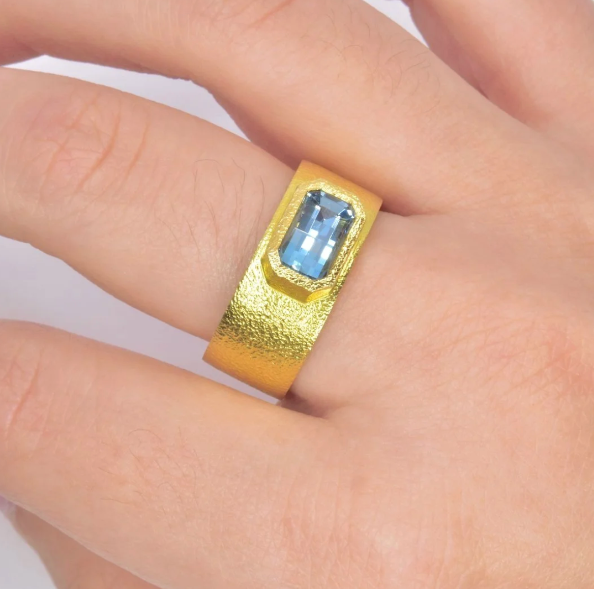 18K + Aquamarine Cigar Band