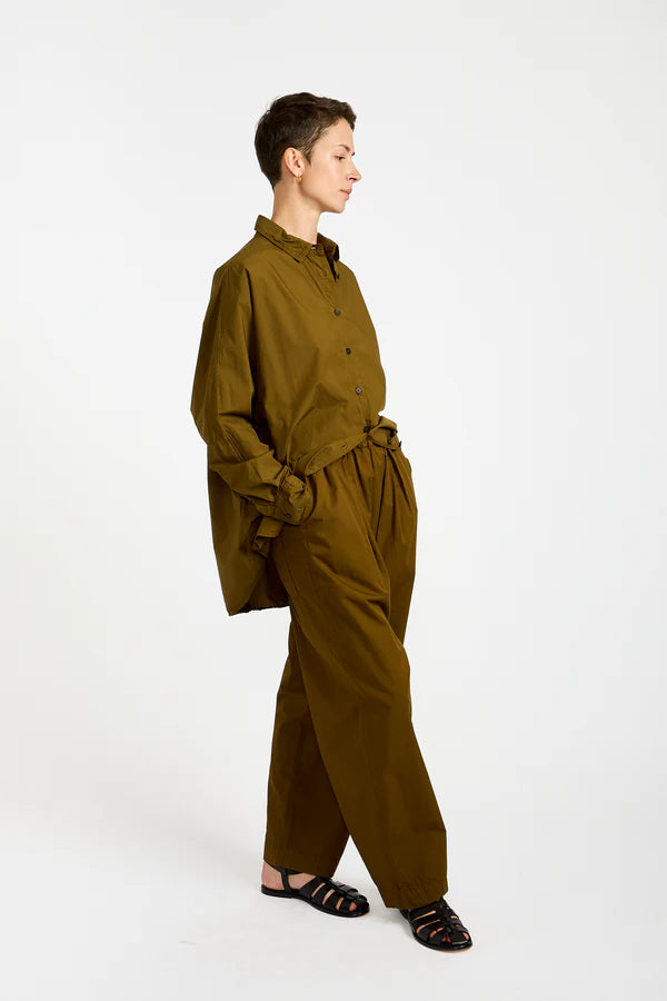 The Elastic Waist Pants in Dark Olive