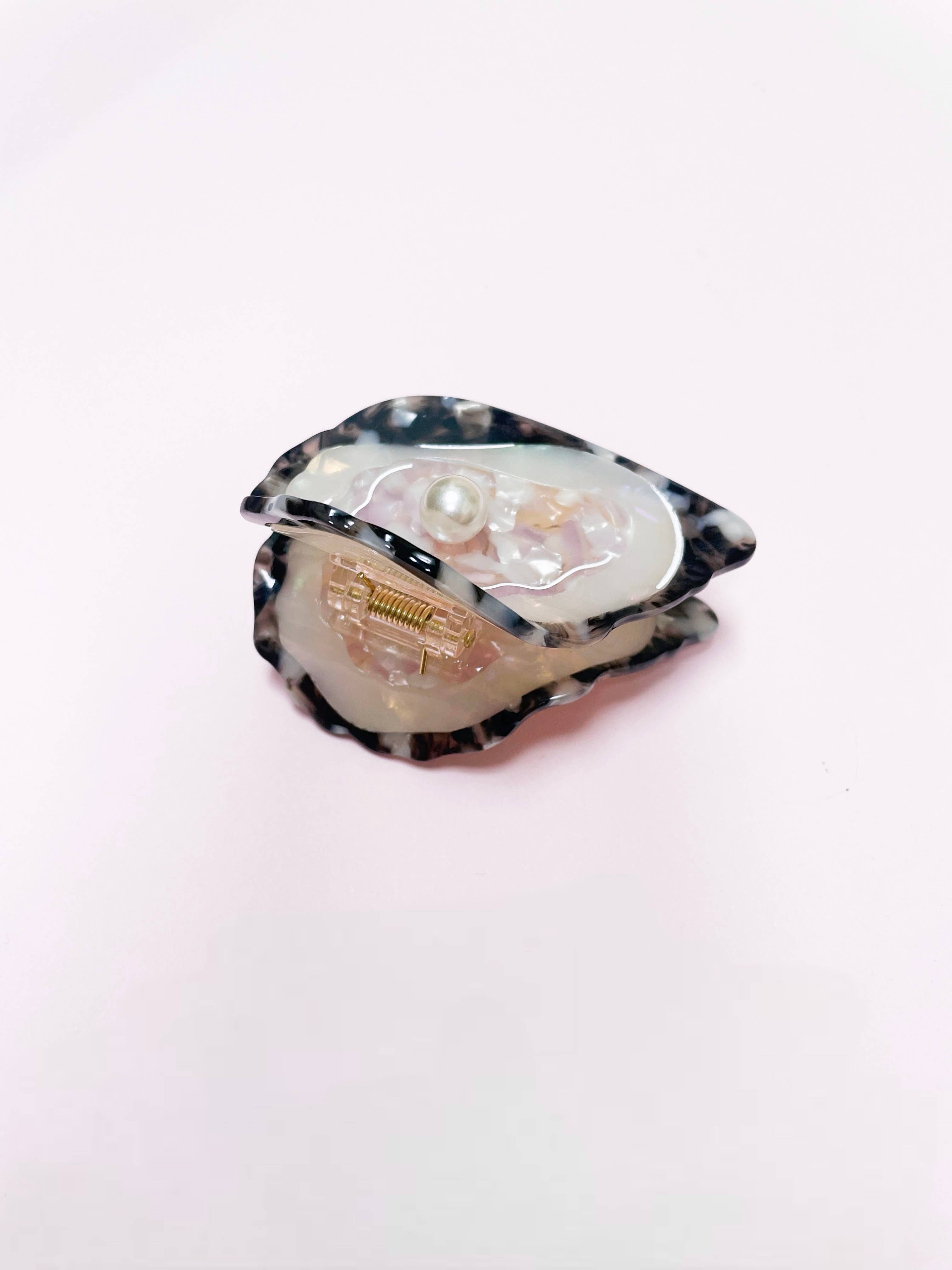 Oyster Claw Hair Clip