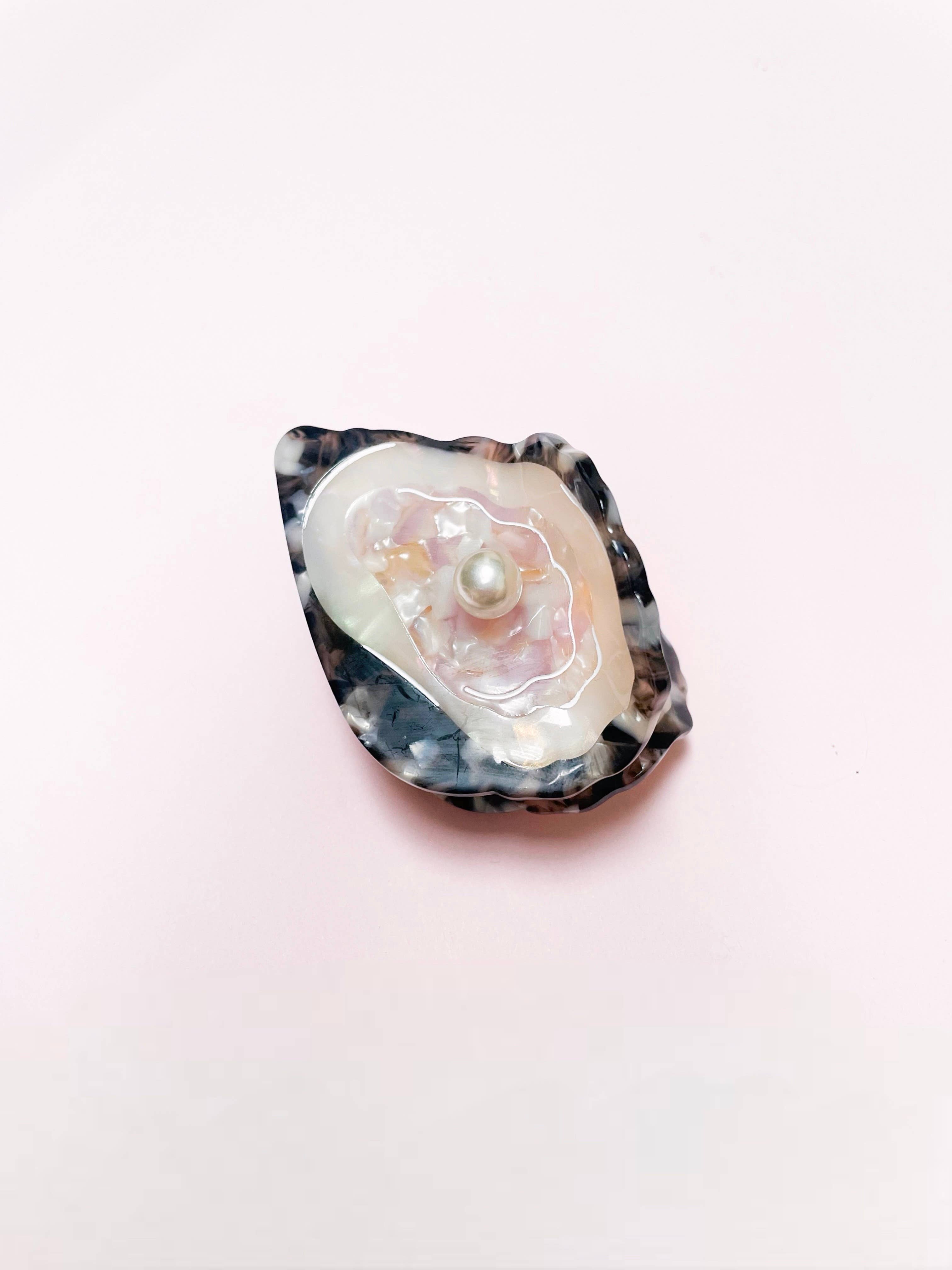 Oyster Claw Hair Clip