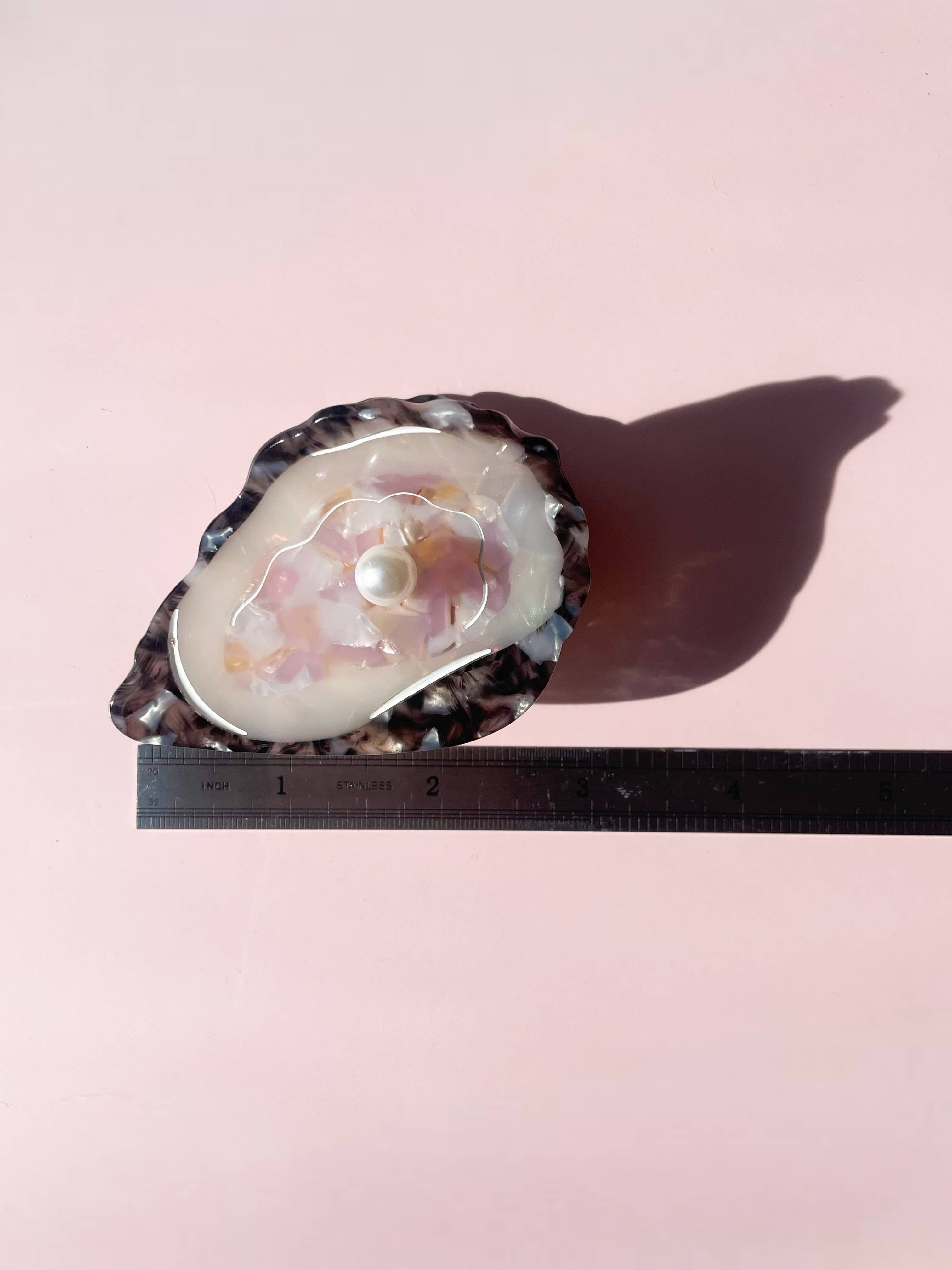 Oyster Claw Hair Clip