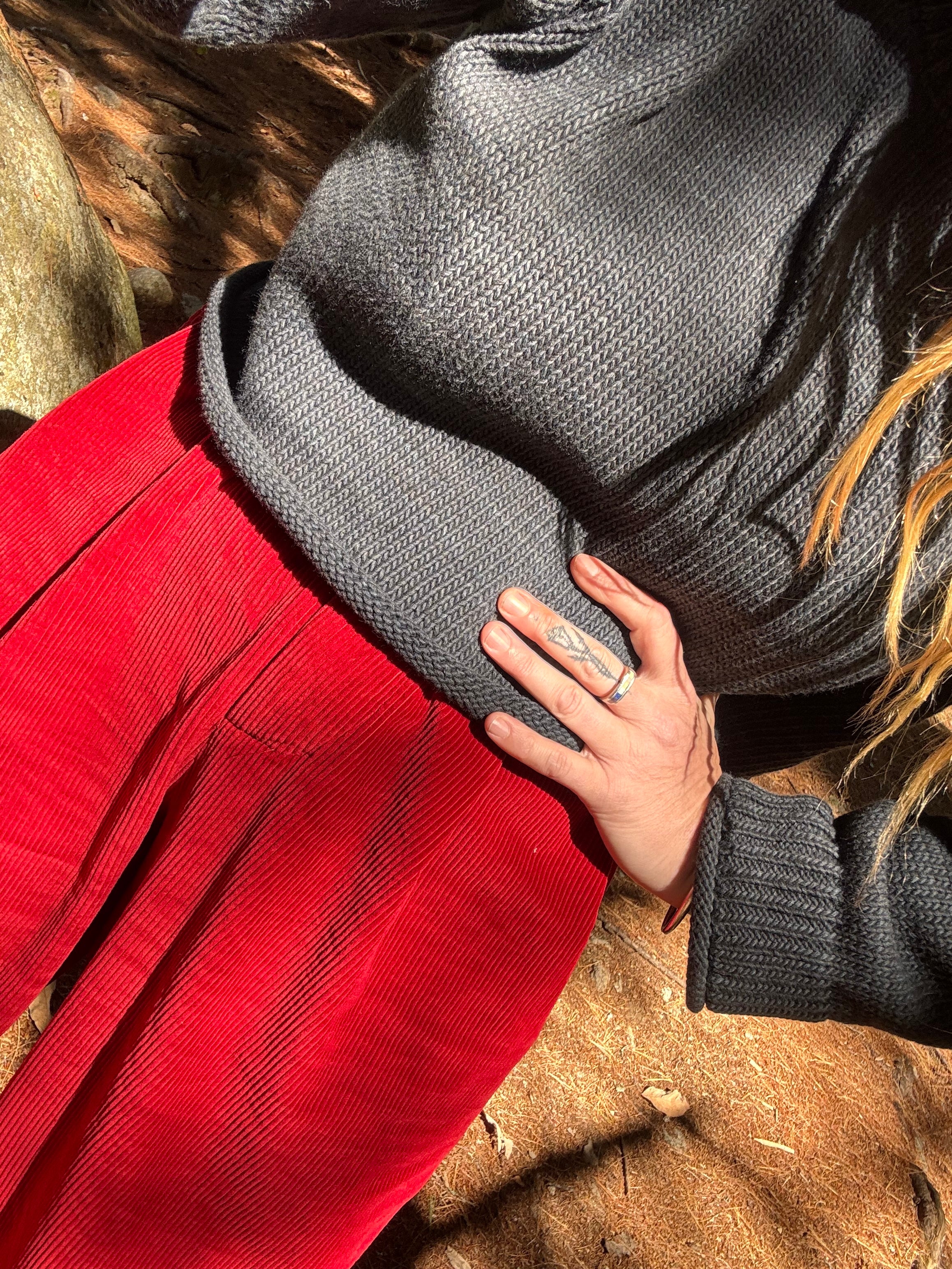 Roll Turtleneck in Navy