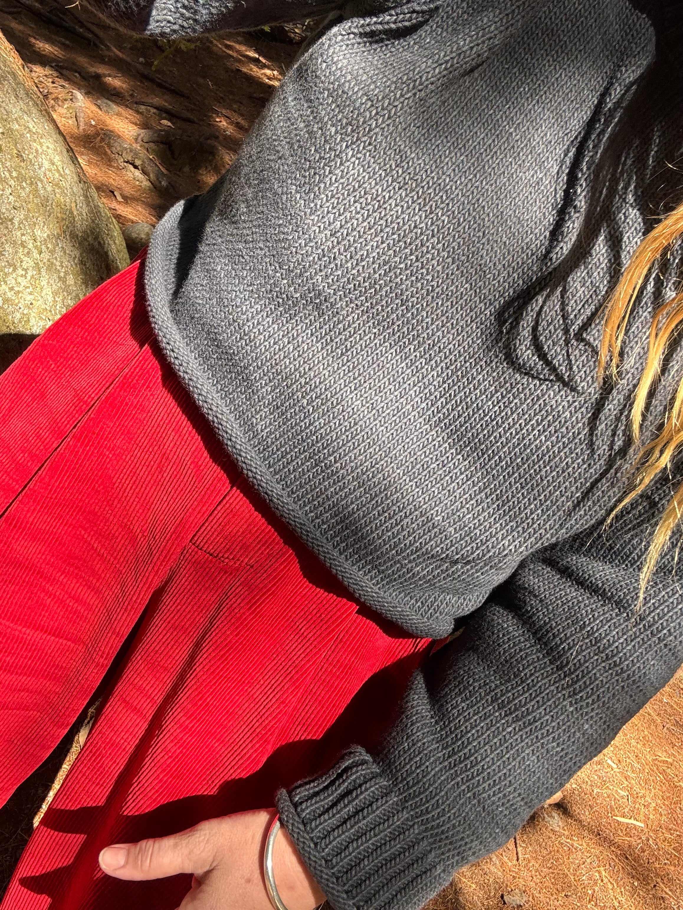 Roll Turtleneck in Navy