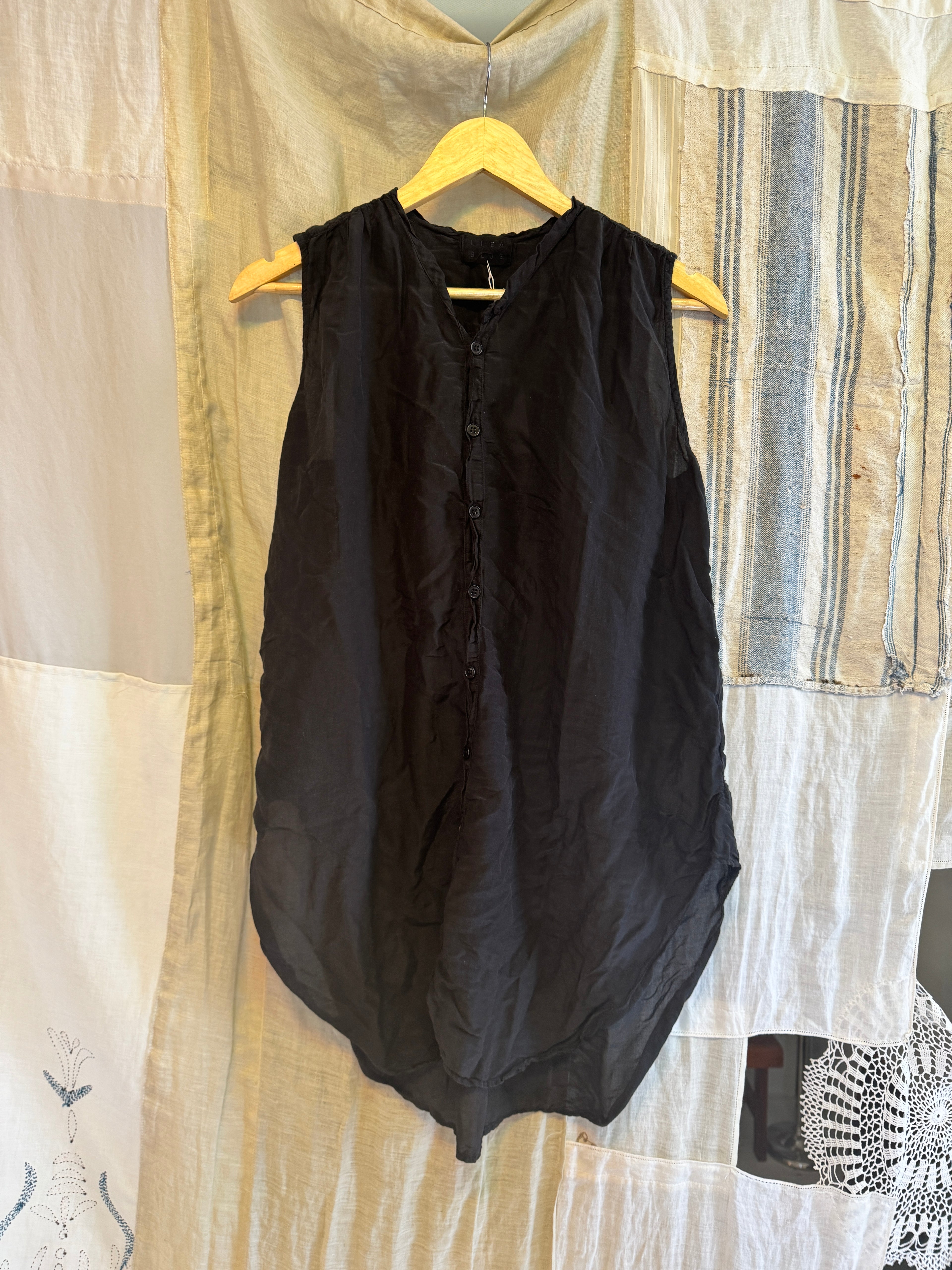 Calle Button Down in Black