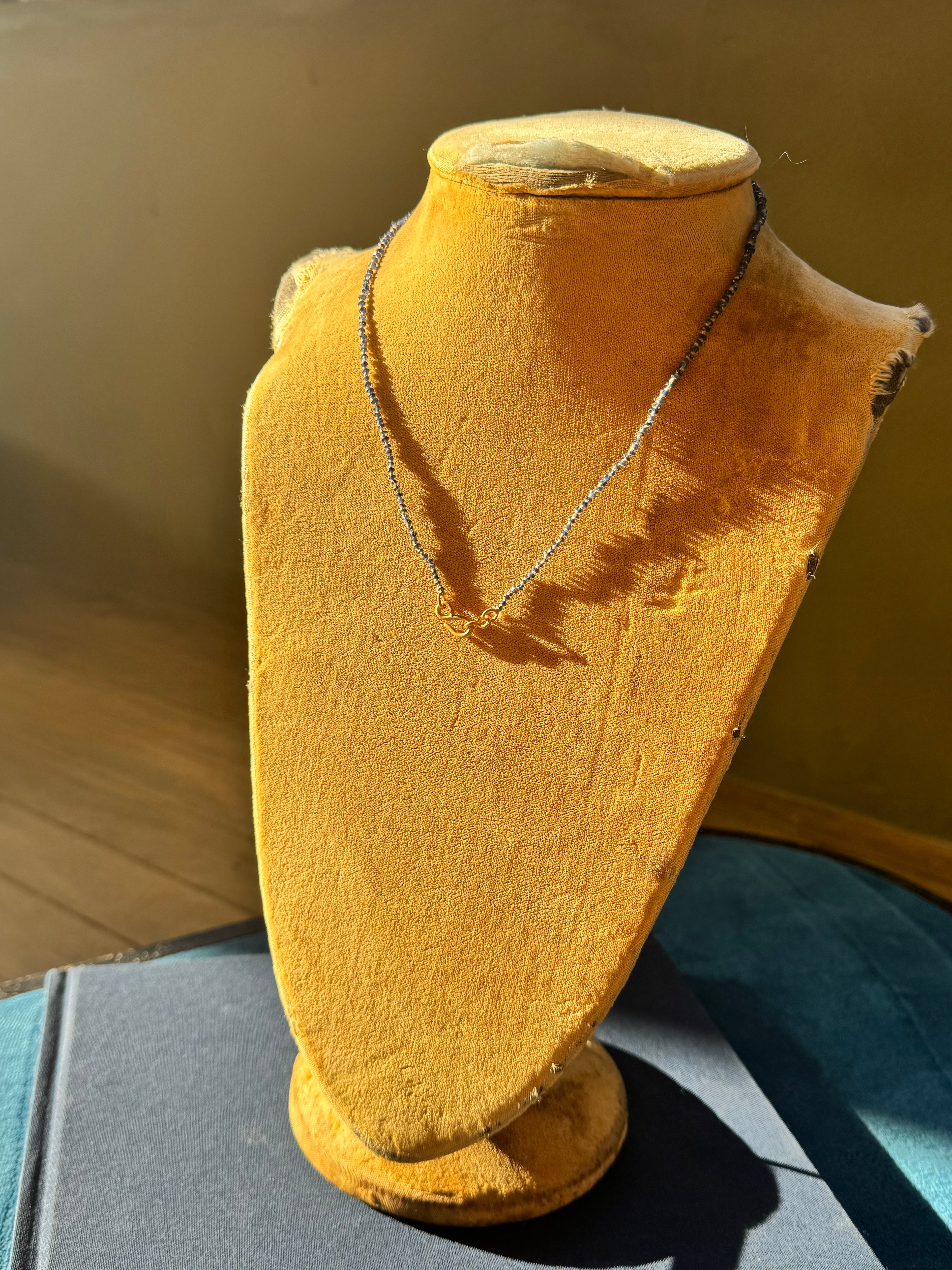 22k Dark Blue Sapphire Strand