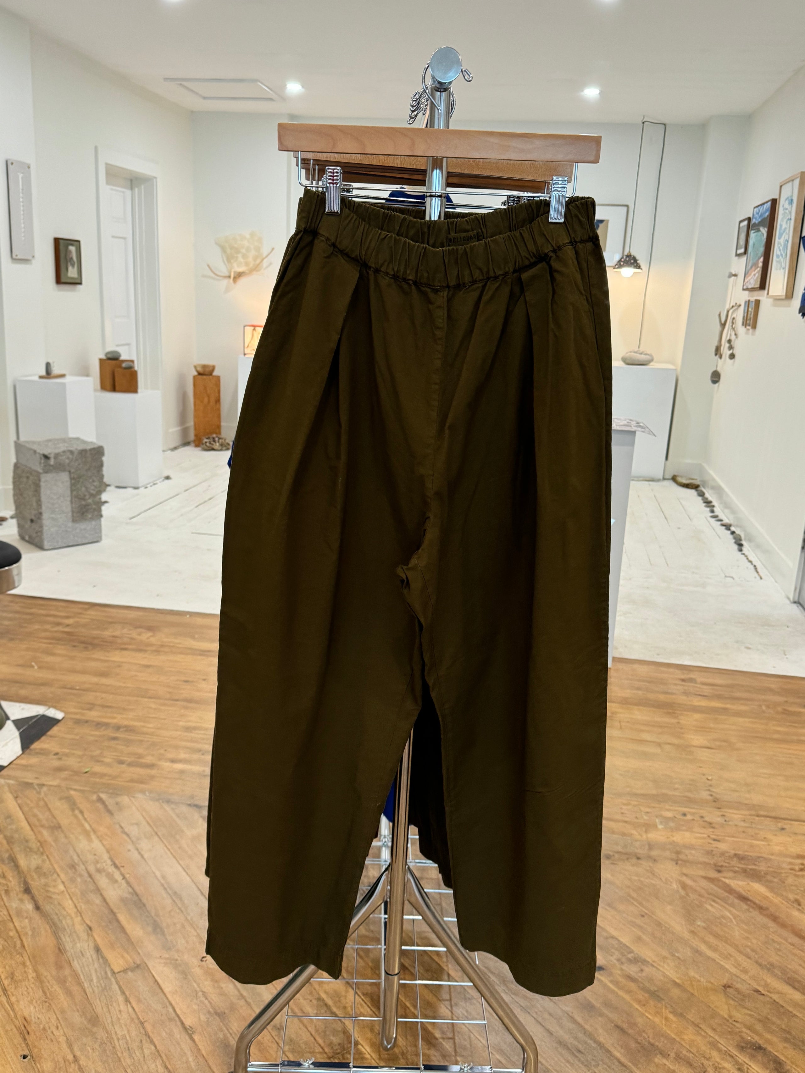 The Elastic Waist Pants in Dark Olive