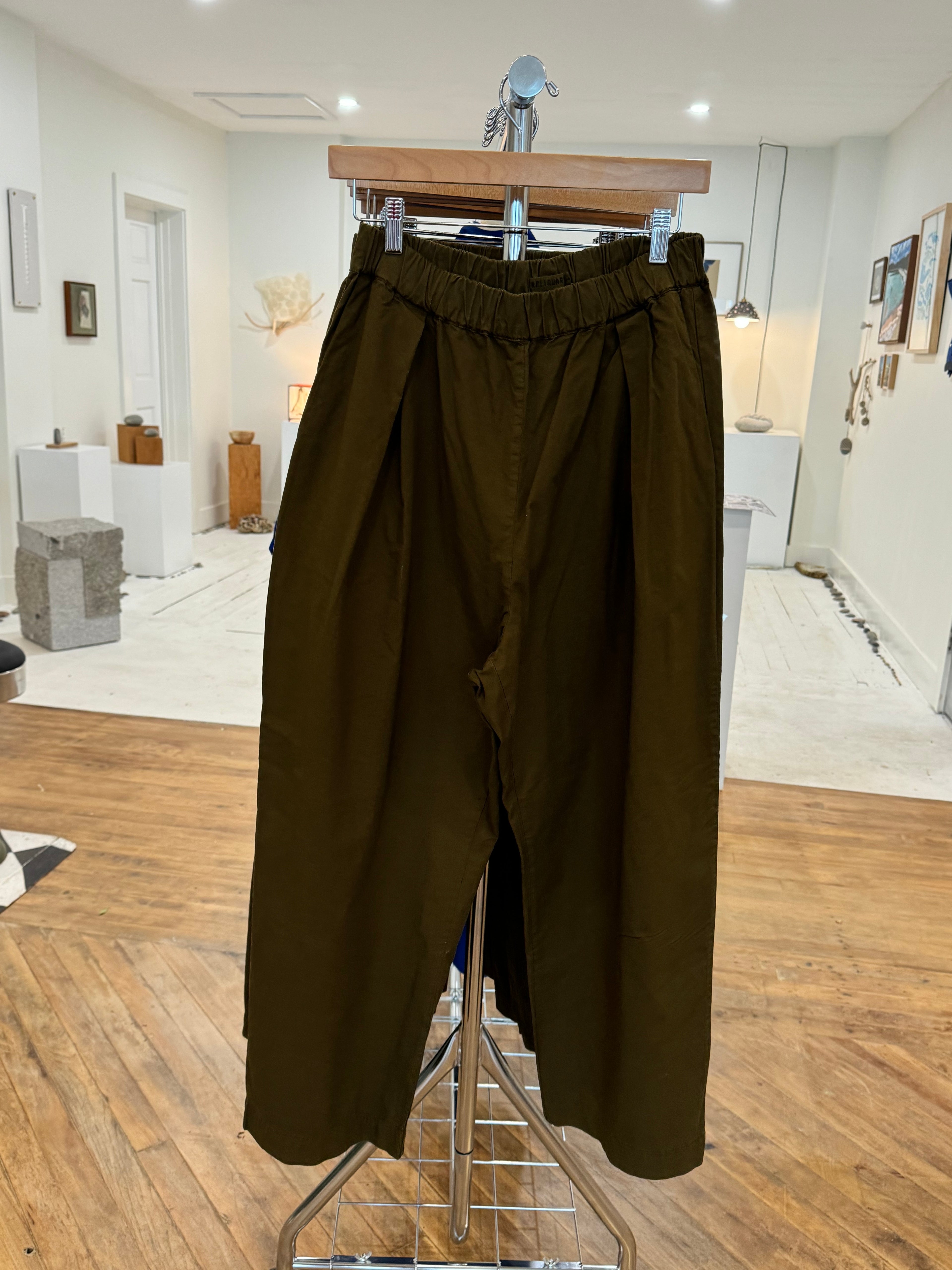 The Elastic Waist Pants in Dark Olive