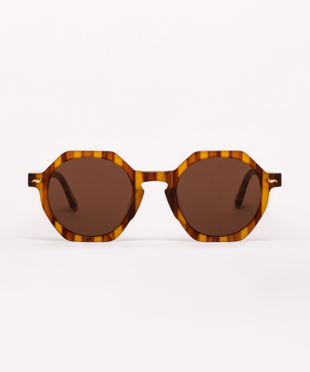 Round sunglasses with tortoiseshell frame and brown lenses on a white background