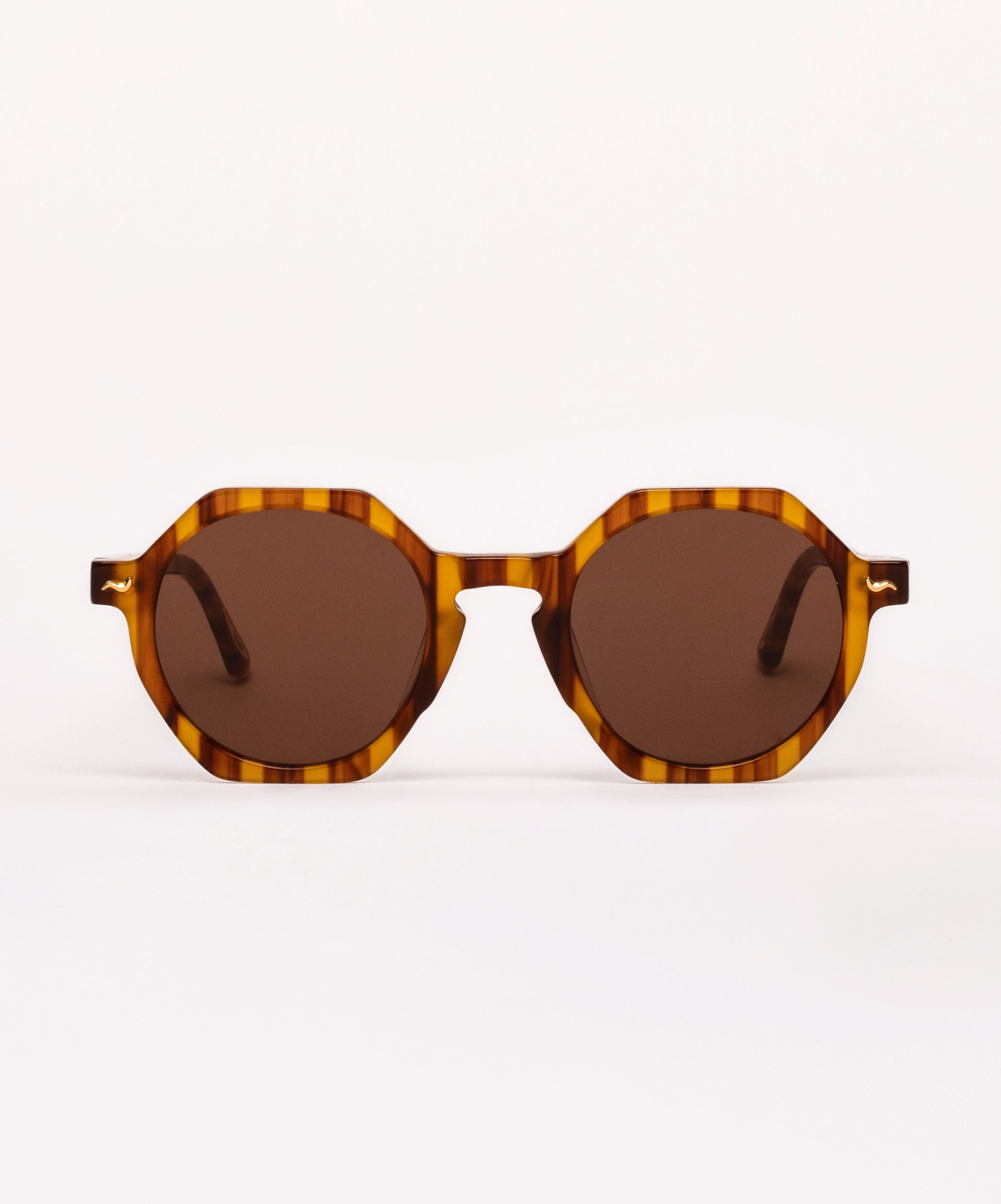 Round sunglasses with tortoiseshell frame and brown lenses on a white background